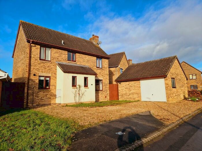 3 Bedroom Detached House To Rent In Grindal Drive, Grange Park, Swindon, SN5