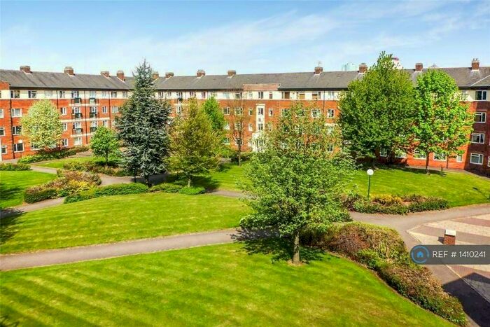 2 Bedroom Flat To Rent In Melmerby Court, Salford, M5