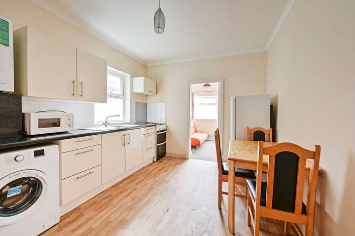 2 Bedroom Flat To Rent In Durnsford Road, Wimbledon Park, London, SW19