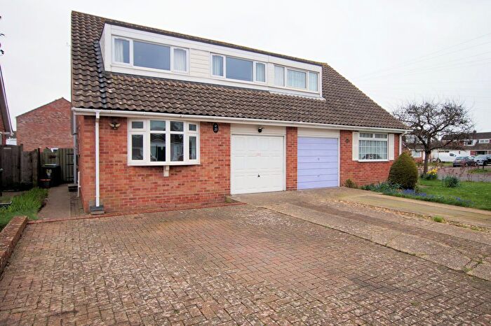 4 Bedroom Semi-Detached House For Sale In Ashtead Close, Portchester, PO16