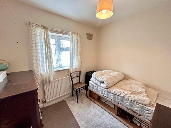 3 Bedroom Terraced House For Sale In Holly Walk, Scarborough, YO12