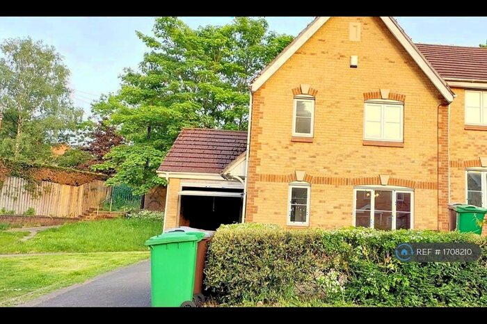 3 Bedroom End Of Terrace House To Rent In The Poplars, Nottingham, NG7
