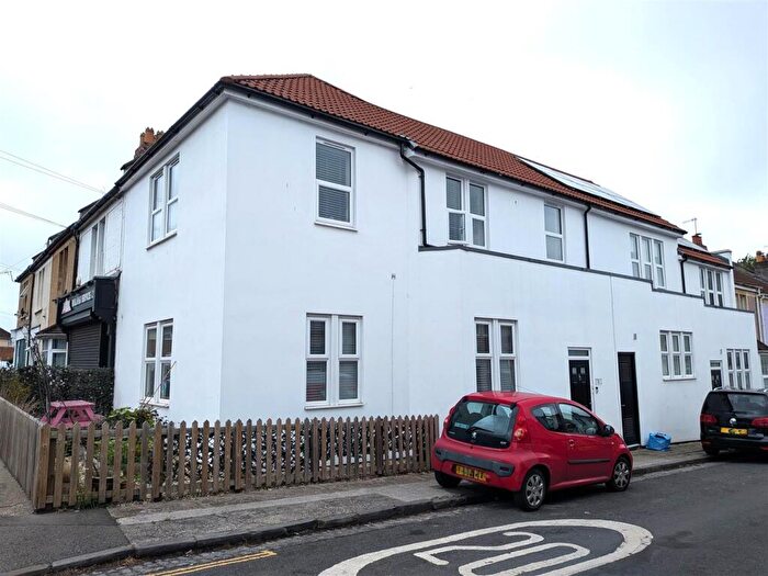 1 Bedroom Flat For Sale In Newport Street, Victoria Park, Bristol, BS3