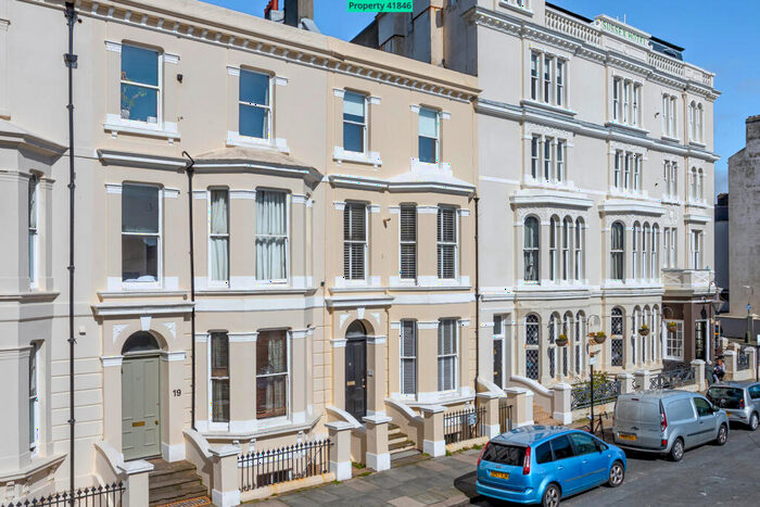 2 Bedroom Flat To Rent In St. Catherines Terrace, Hove, BN3