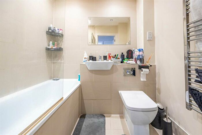 1 Bedroom Apartment For Sale In Victoria Avenue, Southend-on-Sea, SS2