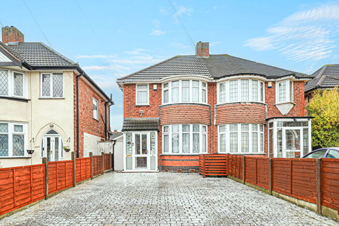 3 Bedroom Semi Detached House For Sale In Wellsford Avenue, Solihull, B92