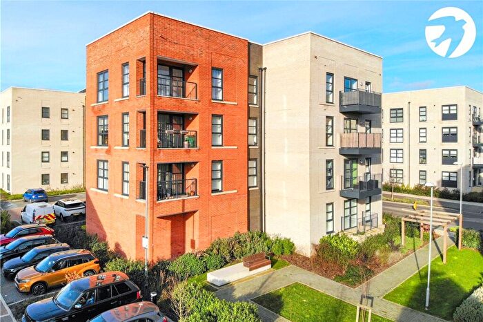 2 Bedroom Flat For Sale In Eastern Avenue, Western Cross, Ebbsfleet Valley, Swanscombe, DA10