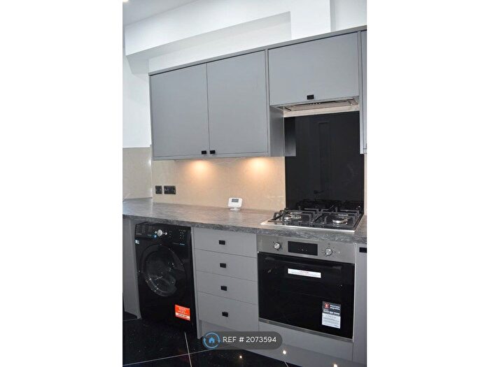 2 Bedroom Flat To Rent In Madras Street, Glasgow, G40