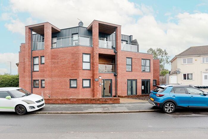 2 Bedroom Flat To Rent In Corsham Court - Horfield, BS7
