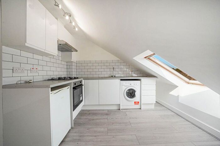 1 Bedroom Flat To Rent In Kilburn Lane, London, W9