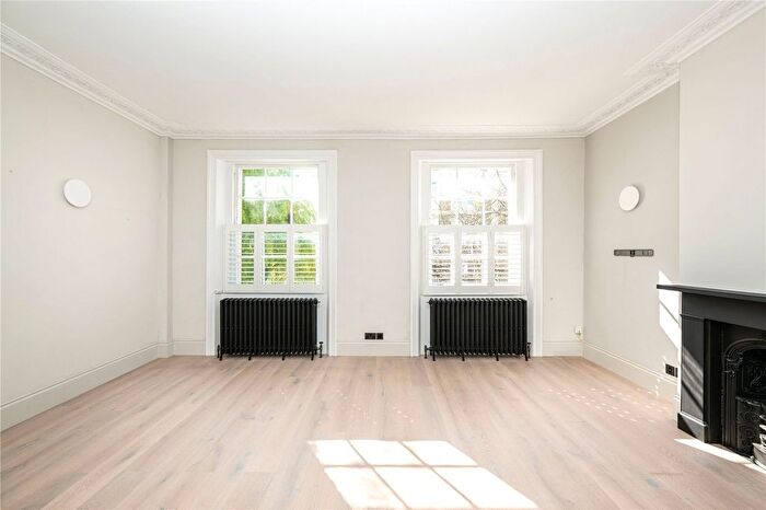 2 Bedroom Flat To Rent In Westbourne Grove, Notting Hill, London, W11