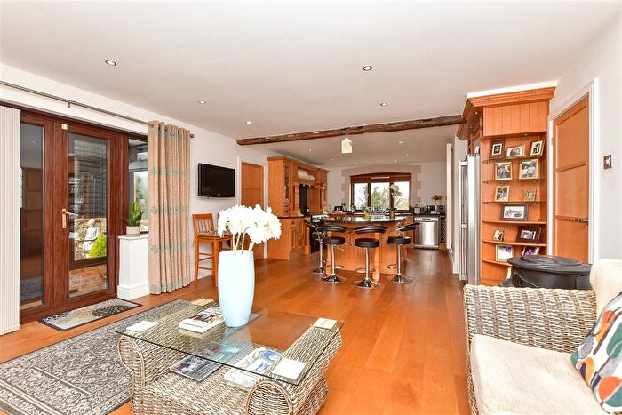 4 Bedroom Detached House For Sale In Wrotham Road, Meopham, Kent, DA13