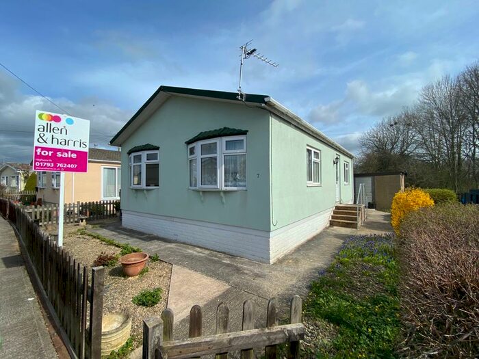 2 Bedroom Park Home For Sale In St. Johns Priory, Lechlade, GL7