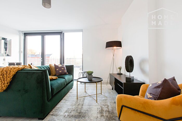 3 Bedroom Flat To Rent In Vox, Trentham Street, M15