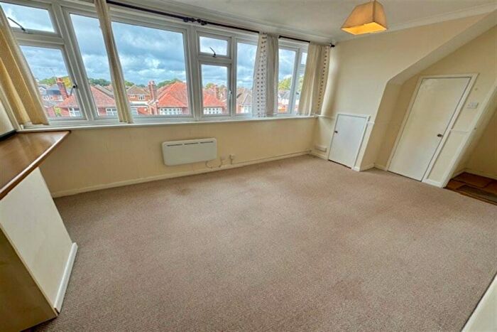 1 Bedroom Flat To Rent In Whites Road, Bitterne, SO19