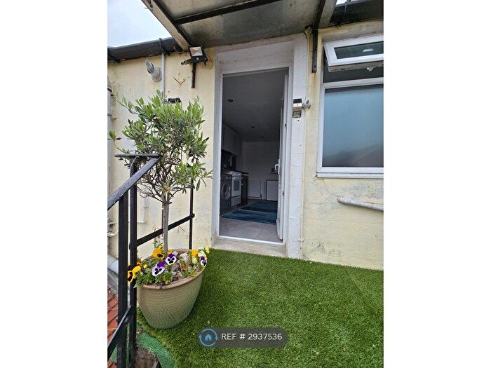 2 Bedroom Flat To Rent In Norwich Road, Bournemouth, BH2