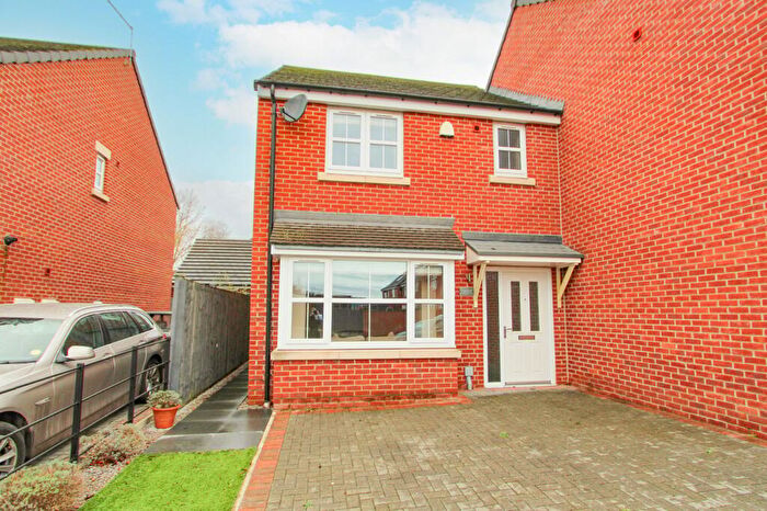 3 Bedroom Semi Detached House For Sale In Blakewood Drive, Blaxton, Doncaster, DN9