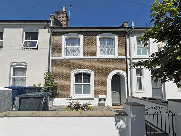 2 Bedroom Terraced House To Rent In Mill Hill Road, Acton, W3