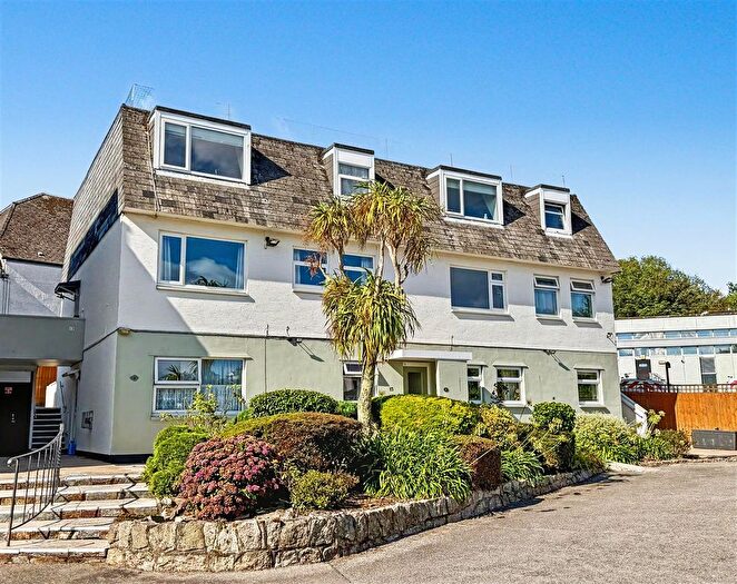 2 Bedroom Flat For Sale In Penvale Court, Falmouth, TR11