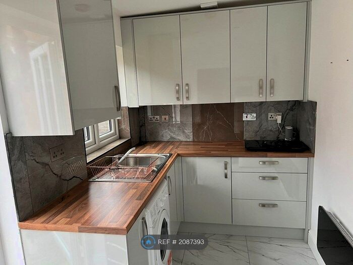 1 Bedroom Flat To Rent In Howard Avenue, Slough, SL2