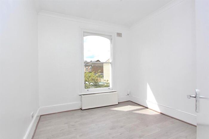2 Bedroom Flat To Rent In Dynevor Road, N16