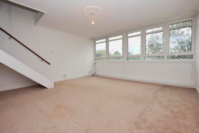 3 Bedroom Flat To Rent In Voltaire Sceaux Gardens Estate Camberwell, SE5