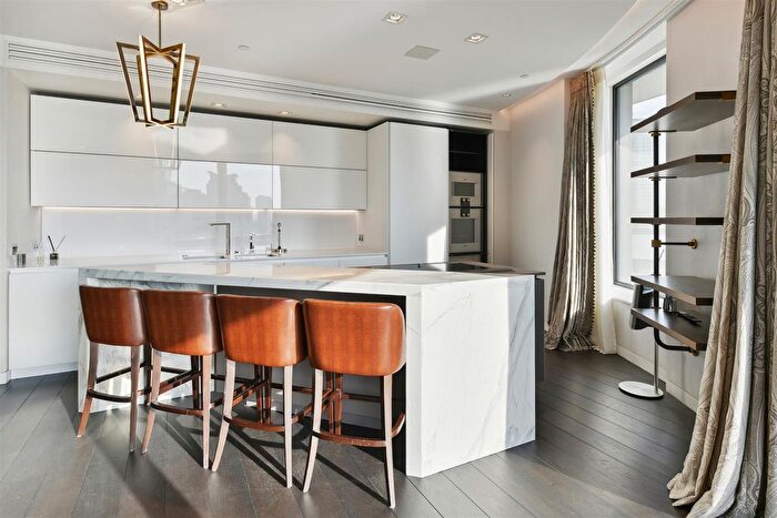 3 Bedroom Flat To Rent In Millbank, London, SW1P