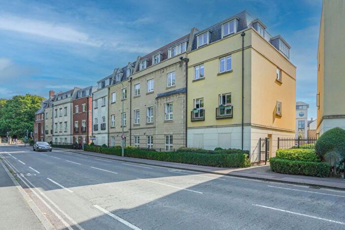 2 Bedroom Flat For Sale In Woodford Way, Witney, OX28