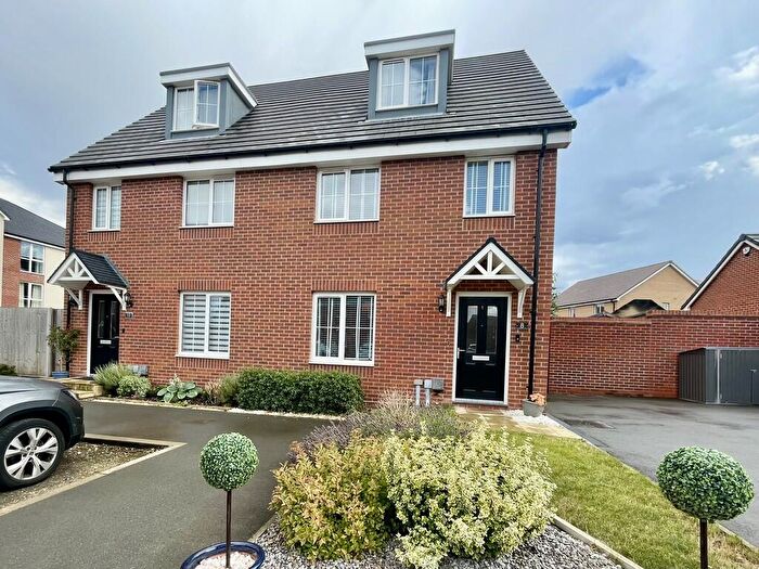 4 Bedroom Semi-Detached House For Sale In Moonflower Place, Biggleswade, SG18