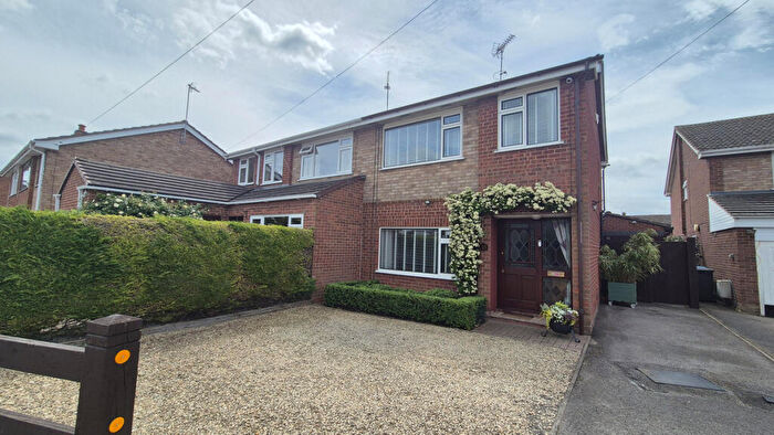 3 Bedroom Semi-Detached House For Sale In Lakin Drive, Bishops Itchington, CV47