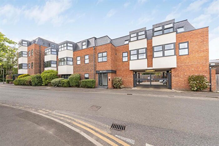 1 Bedroom Flat For Sale In Gogmore Lane, Chertsey, KT16