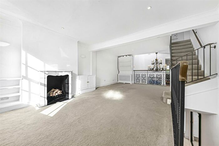 4 Bedroom House To Rent In Billing Road, Chelsea, SW10