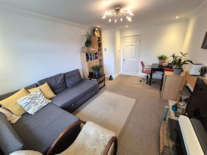 2 Bedroom Flat For Sale In Sea View Road, Parkstone, Poole, BH12