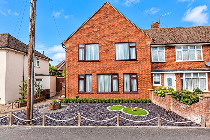 4 Bedroom Property For Sale In Hindell Close, Farnborough, GU14