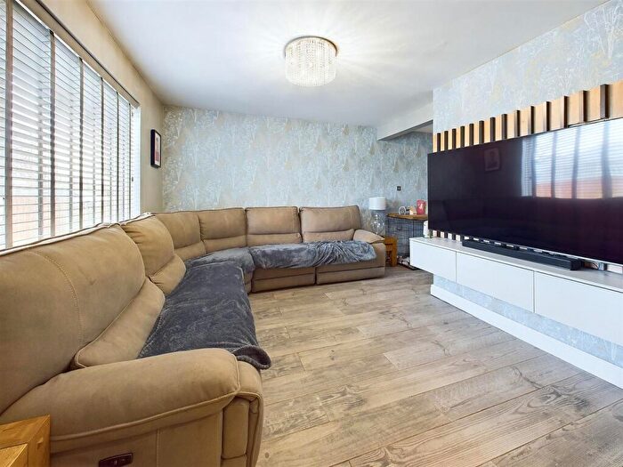 3 Bedroom End Of Terrace House For Sale In Sandyleaze, Longlevens, Gloucester, GL2