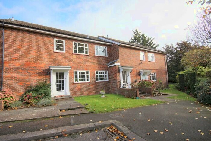 2 Bedroom Ground Maisonette To Rent In Little Orchard Close, Pinner, HA5