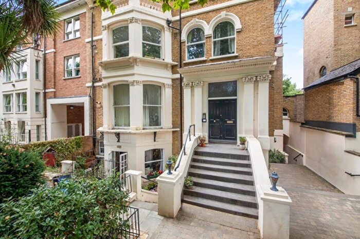 2 Bedroom Flat For Sale In Highbury New Park, Islington, N5