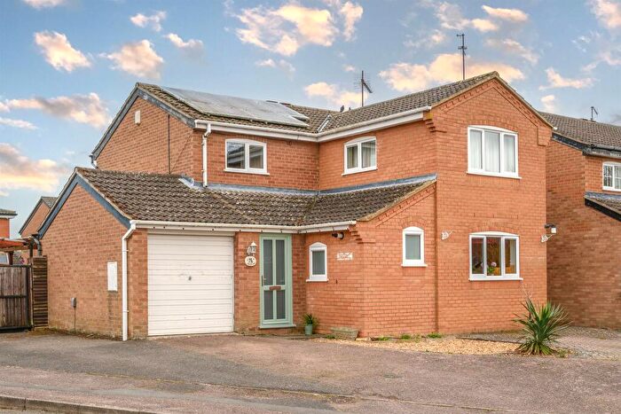 4 Bedroom Detached House For Sale In Davis Close, Rothwell, Kettering, NN14