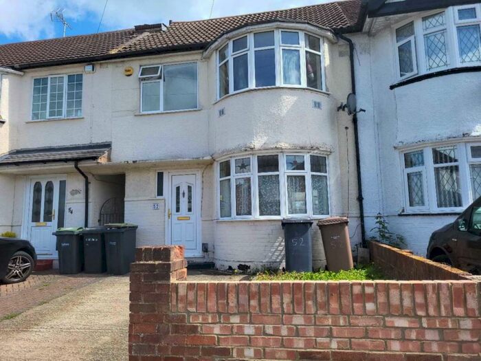 3 Bedroom Semi-Detached House To Rent In Browning Road, Dunstable, LU4