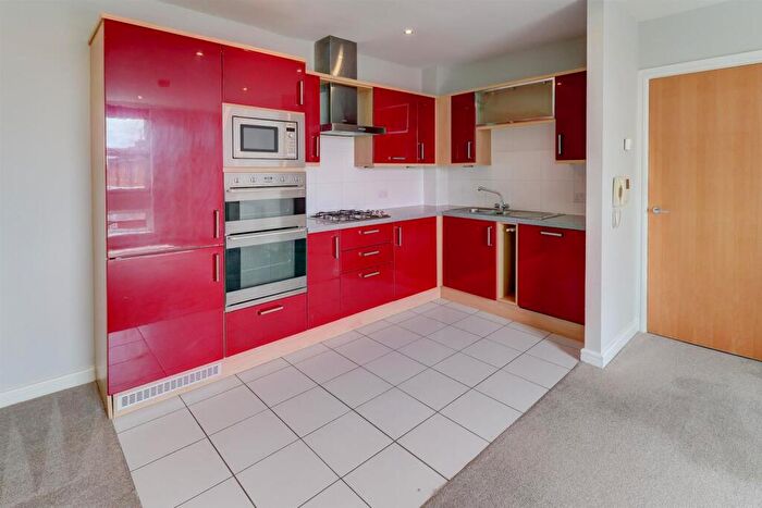 2 Bedroom Apartment To Rent In Clarendon Avenue, Leamington Spa, CV32