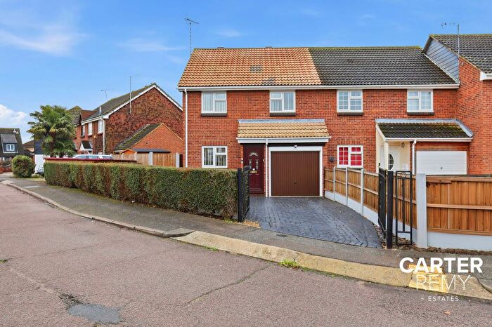 4 Bedroom Semi Detached House For Sale In Langford Grove, Basildon, SS13