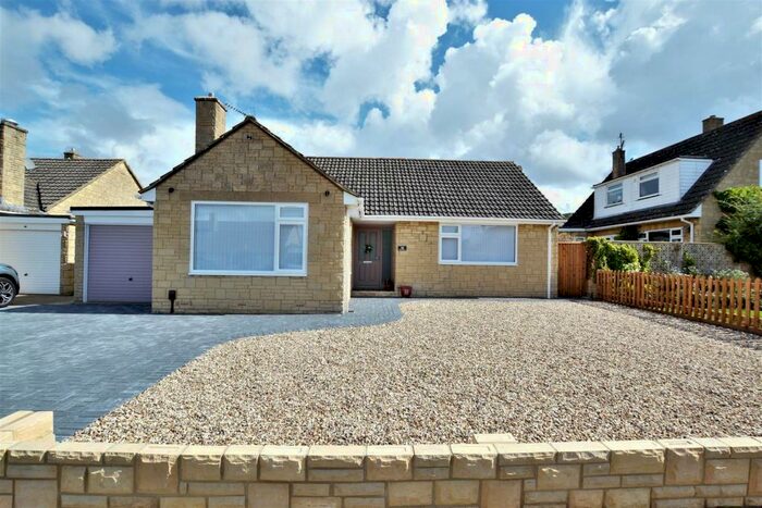 3 Bedroom Detached Bungalow To Rent In Hillside Gardens, Woodmancote, Cheltenham, GL52