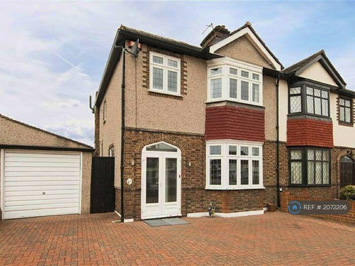 3 Bedroom Semi-Detached House To Rent In Sidcup Road, Lee, SE12