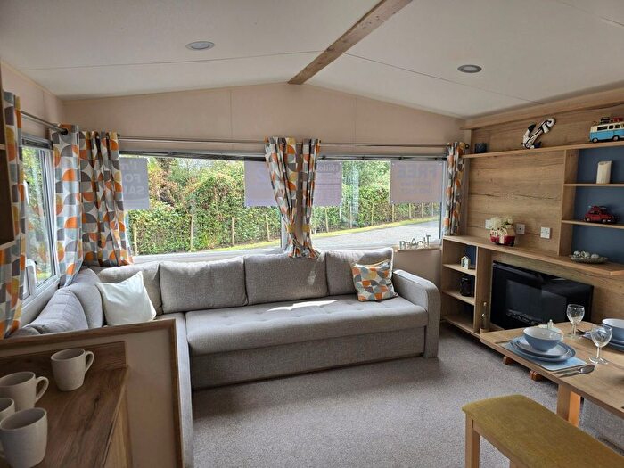 2 Bedroom Mobile/park Home For Sale In Dymchurch Road, New Romney, TN28