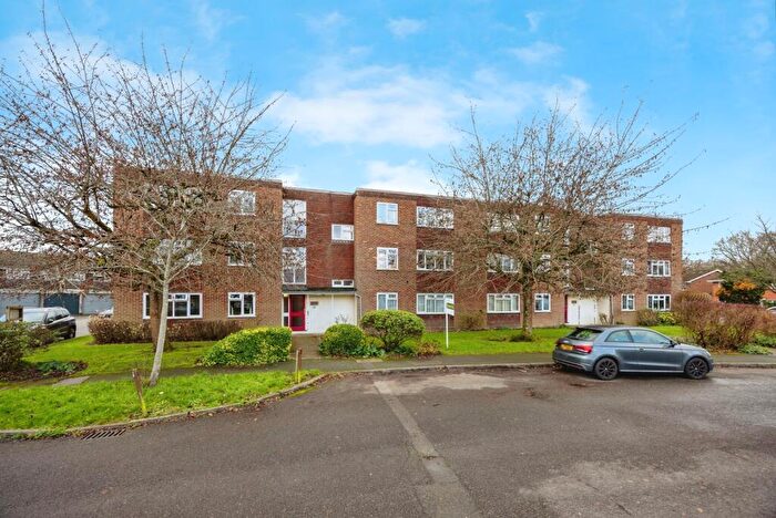 2 Bedroom Flat For Sale In Ellison Way, Farnham, Surrey, GU10