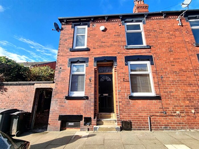 1 Bedroom End Terrace House For Sale In South End Grove, Leeds, LS13
