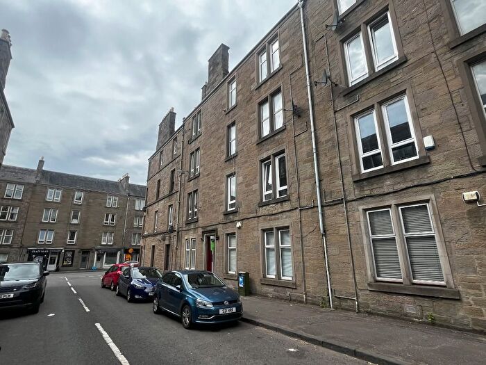 3 Bedroom Flat To Rent In Baldovan Terrace, Stobswell, Dundee, DD4
