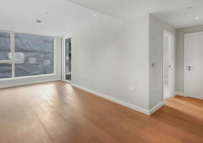 1 Bedroom Flat To Rent In Phoenix Court, Oval Village, Kennington Lane, London, SE11