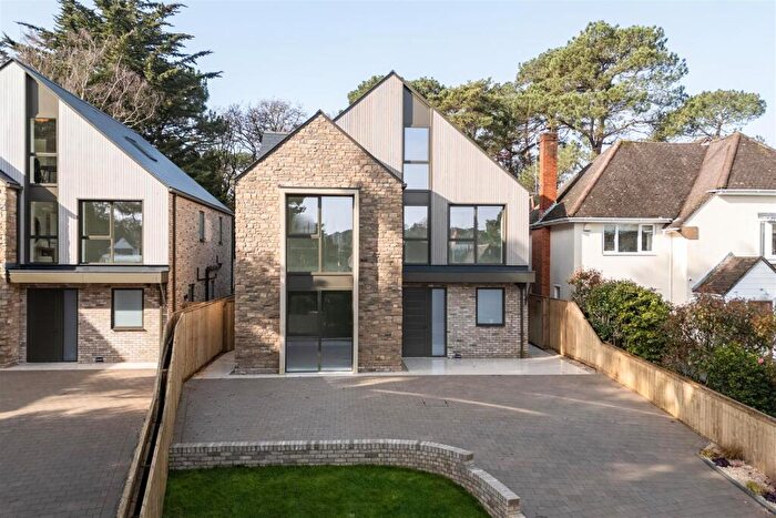 4 Bedroom Detached House For Sale In Greenwood Avenue, Lilliput, BH14
