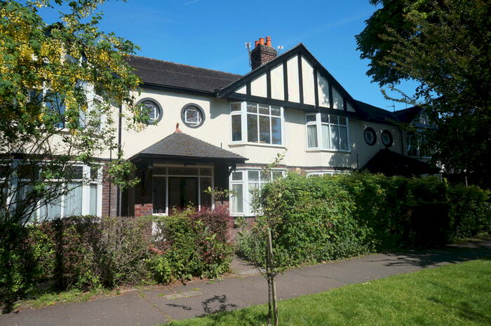 1 Bedroom Apartment To Rent In Sussex Avenue, Didsbury, M20